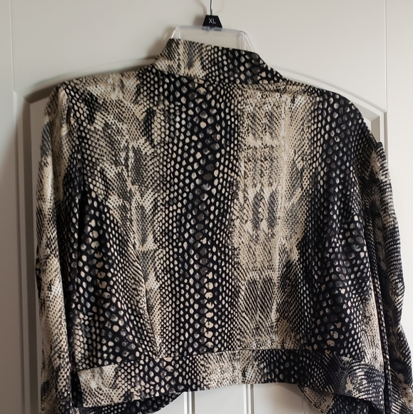 Short jacket - Picture 3 of 4